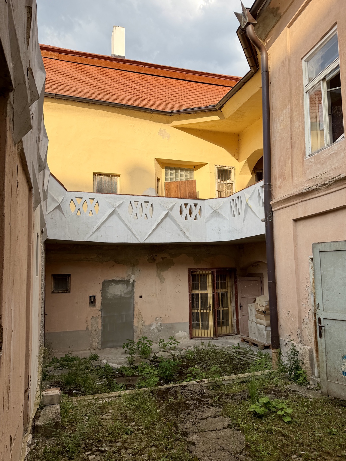Vnitřní dvůr a galerie